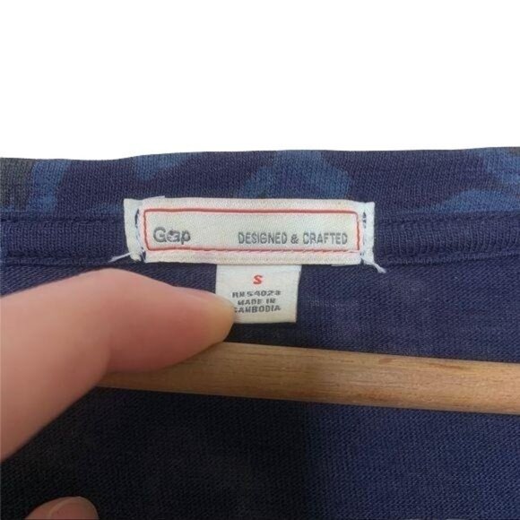 GAP Blouse Blue Leopard Print Tee Shirt Zipper Shoulder Top Women's Size Small - Picture 4 of 7